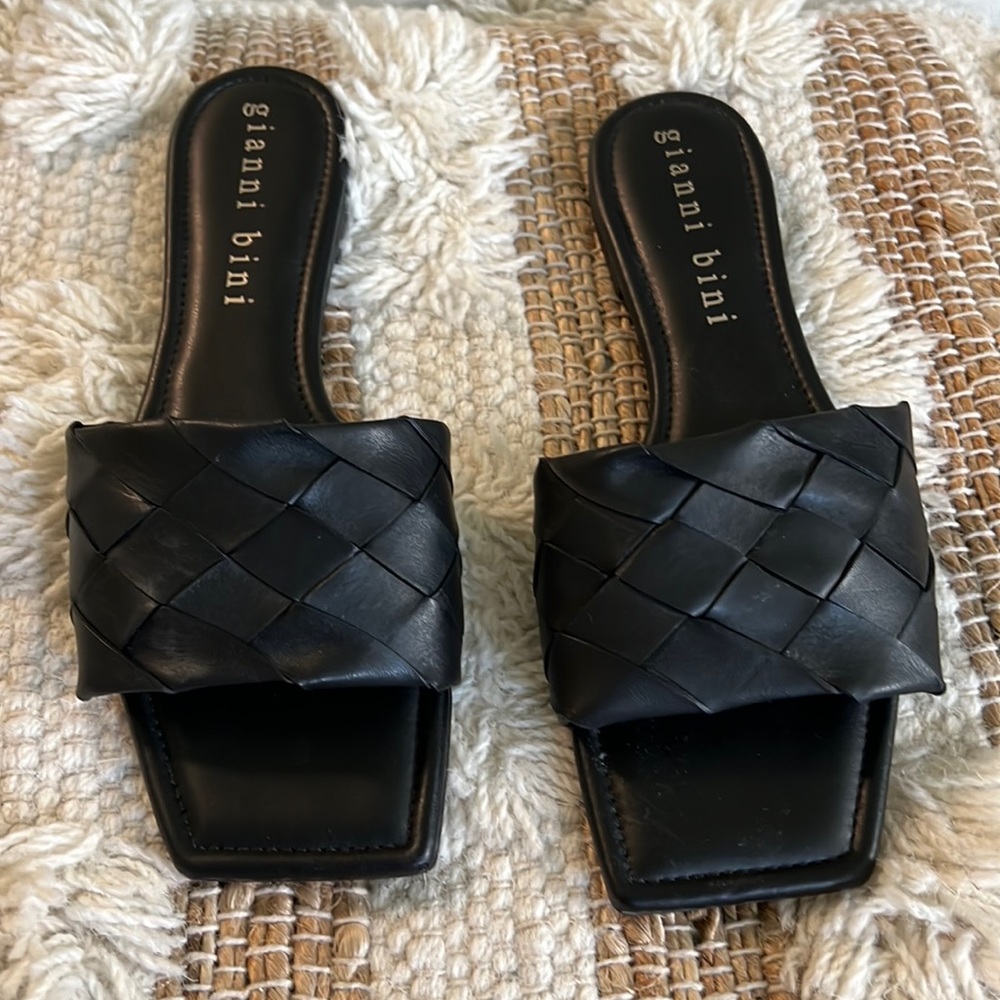 Gianni Bini sandals